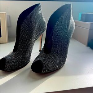 Vamp bootie, black with matte gray mini beads.  Worn 4 times
Good condition